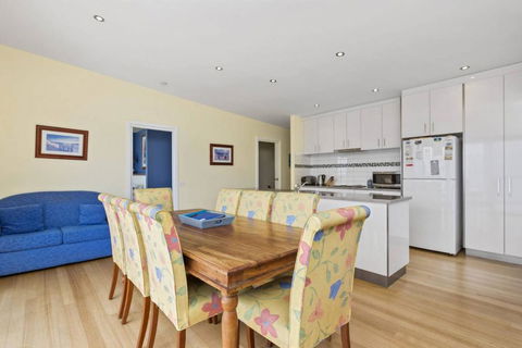 SEA SPECTACULAR - Seconds From The Beach! - Accommodation Adelaide 3