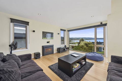 SEA SPECTACULAR - Seconds From The Beach! - Accommodation Adelaide 2