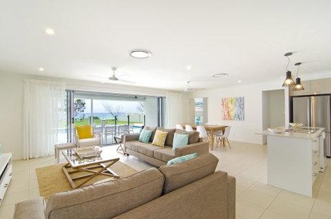 Sentosa On Tugun - Beachfront 5 Bedroom - Accommodation Adelaide 3