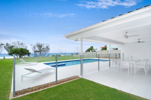 Sentosa On Tugun - Beachfront 5 Bedroom - Accommodation Adelaide 0