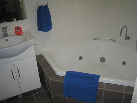 Showgrounds Cottage Naracoorte - Accommodation Adelaide 3