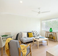 Spacious and Bright Apartment Minutes to the Beach - Accommodation Adelaide