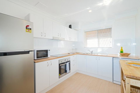 Spacious And Bright Apartment Minutes To The Beach - Accommodation Adelaide 2