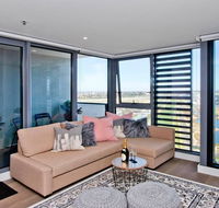 Spectacular Private Balcony Views with Pool - Accommodation Adelaide