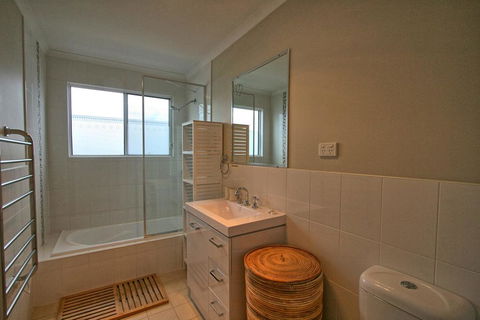 St Helena's 5 Twynam Street, Jindabyne NSW 2627 - Accommodation Adelaide 3