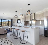 STELLAVISTA - 4 bedrooms free wifi views - Accommodation Adelaide