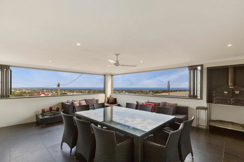 Stillwaters - Panoramic View Of Lakes Entrance - Accommodation Adelaide 2