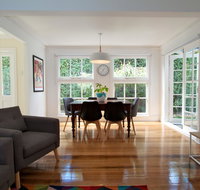 Strahan House - Accommodation Adelaide