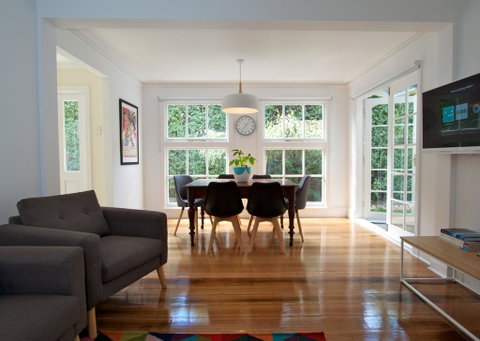 Strahan House - Accommodation Adelaide 0