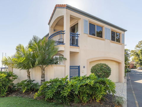 Stunning 3 Bedroom Villa At Hope Harbour Marina - Accommodation Adelaide 3