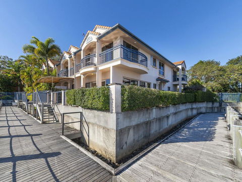 Stunning 3 Bedroom Villa At Hope Harbour Marina - Accommodation Adelaide 1