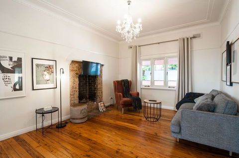 Stunning Mountain Getaway Leura- 3 BRM 1.5 Bath - Accommodation Adelaide 3