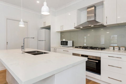 Style, Comfort And Convenience - Accommodation Adelaide 2