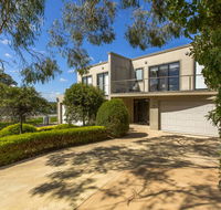STYLISH SUN-DRENCHED AND SOPHISTICATED - Accommodation Adelaide