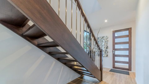 SWEEPING VIEWS - FREE WIFI & NETFLIX - PET FRIENDLY (OUTSIDE ONLY) - Accommodation Adelaide 2