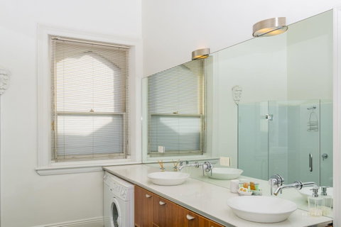 Roxburgh House Apartments - Accommodation Adelaide 3