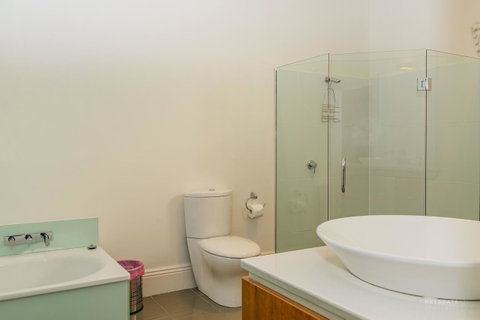 Roxburgh House Apartments - Accommodation Adelaide 4