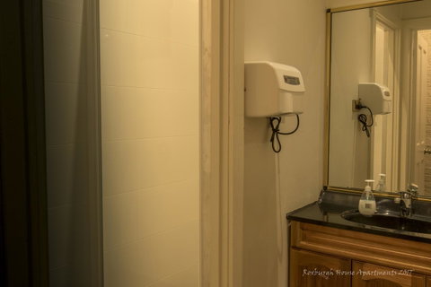 Roxburgh House Apartments - Accommodation Adelaide 2