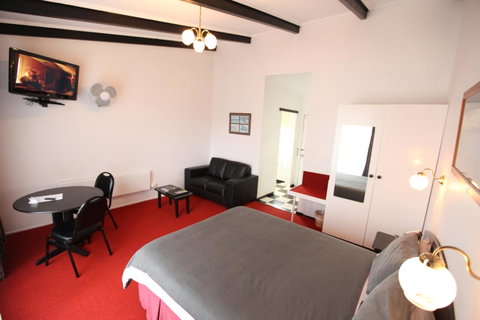 The Fox And Hounds Historic Hotel - Accommodation Adelaide 34