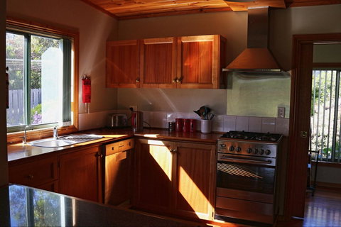 Hazards Beach House - Accommodation Adelaide 4