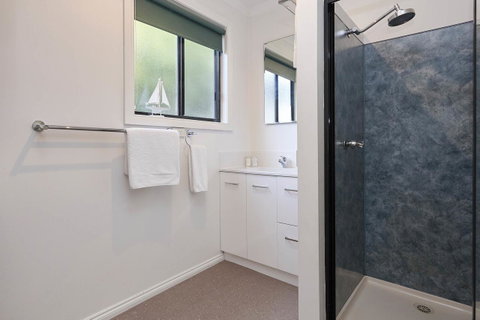 KINGFISHER COTTAGE Beachfront At The Binalong Bay - Accommodation Adelaide 2