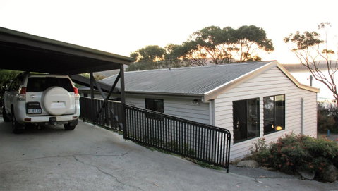 KINGFISHER COTTAGE Beachfront At The Binalong Bay - Accommodation Adelaide 21