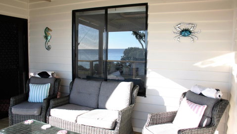 KINGFISHER COTTAGE Beachfront At The Binalong Bay - Accommodation Adelaide 7
