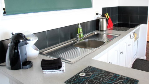 KINGFISHER COTTAGE Beachfront At The Binalong Bay - Accommodation Adelaide 18