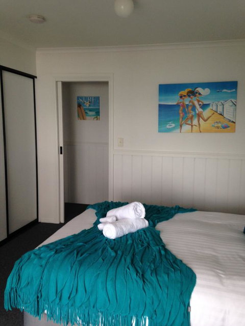 KINGFISHER COTTAGE Beachfront At The Binalong Bay - Accommodation Adelaide 25