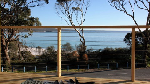 KINGFISHER COTTAGE Beachfront At The Binalong Bay - Accommodation Adelaide 6