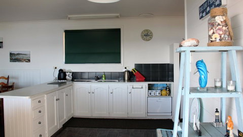 KINGFISHER COTTAGE Beachfront At The Binalong Bay - Accommodation Adelaide 20