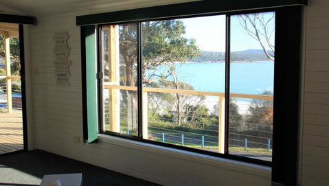 KINGFISHER COTTAGE Beachfront At The Binalong Bay - Accommodation Adelaide 13