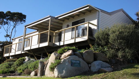 KINGFISHER COTTAGE Beachfront At The Binalong Bay - Accommodation Adelaide 0