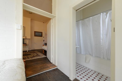 Edinburgh Gallery Bed & Breakfast - Accommodation Adelaide 33