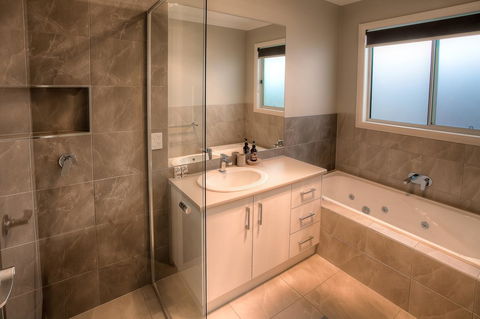 Luxury Abalina Cottages - Accommodation Adelaide 10