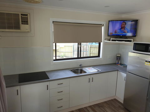 Beachcomber Holiday Units - Accommodation Adelaide 4
