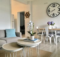 The Wheelhouse - 2BR Waterfront Apt in town - Accommodation Adelaide