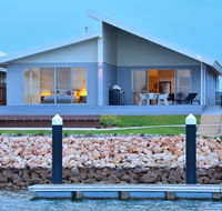 The Carnarvon Luxury Canal Home - Accommodation Adelaide