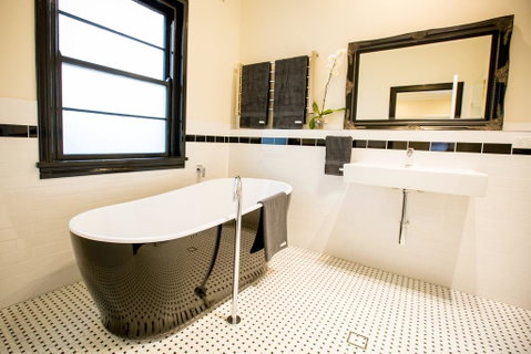 The Commercial Boutique Hotel - Accommodation Adelaide 1