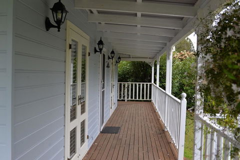 The Doll's House - Charming 2 Bedroom Cottage Just A Short Walk From The Village - Accommodation Adelaide 2