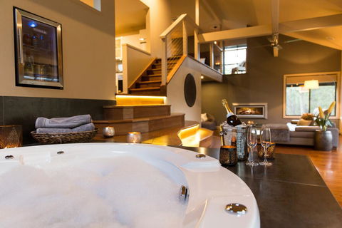 The Edge Villa - Accommodation Adelaide 0