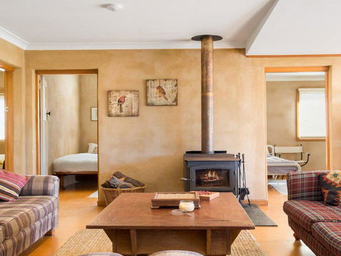 The Farmhouse - Grape Vines And Rolling Green Hills - Accommodation Adelaide 2