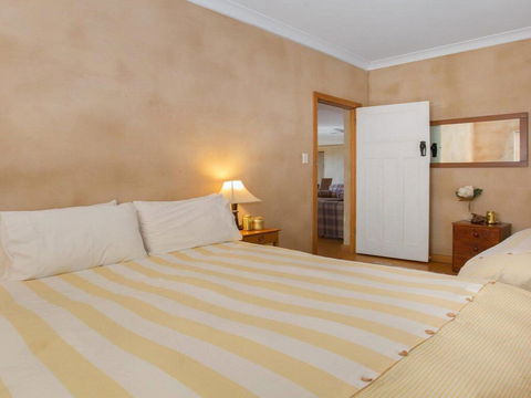 The Farmhouse - Grape Vines And Rolling Green Hills - Accommodation Adelaide 1