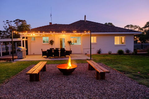 The Farmhouse. - Accommodation Adelaide 0