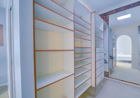 The Hillside House - Accommodation Adelaide 3