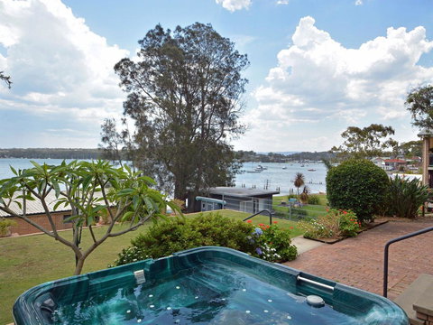 The House On The Lake @ Fishing Point, Lake Macquarie - Honestly Put The Line In And Catch Fish - Accommodation Adelaide 1