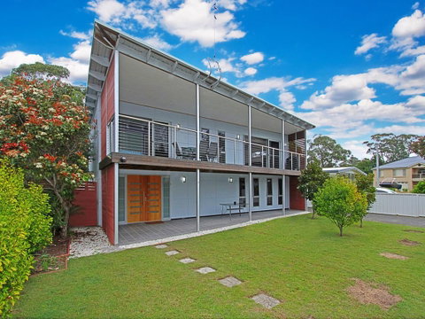 The Lake House - Lake Conjola - Accommodation Adelaide 2