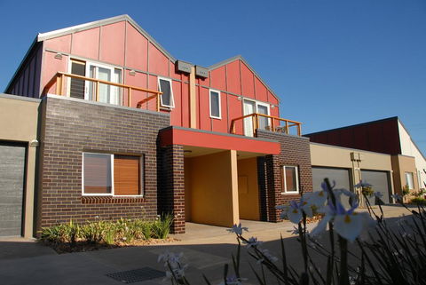 The Lakes Apartments - Accommodation Adelaide 0