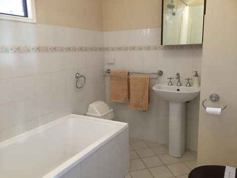 The Nosh & Nod - Howick Street - Accommodation Adelaide 1