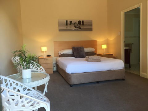 The Nosh & Nod - Howick Street - Accommodation Adelaide 0